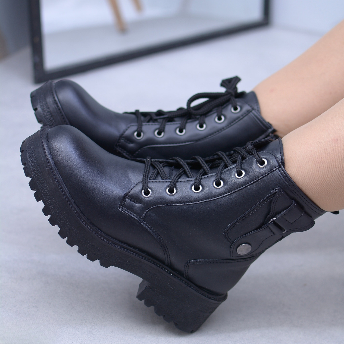 bottines-femme-cuir-noir-dolcino Chaussures femme bottines noires modernes Dolcino