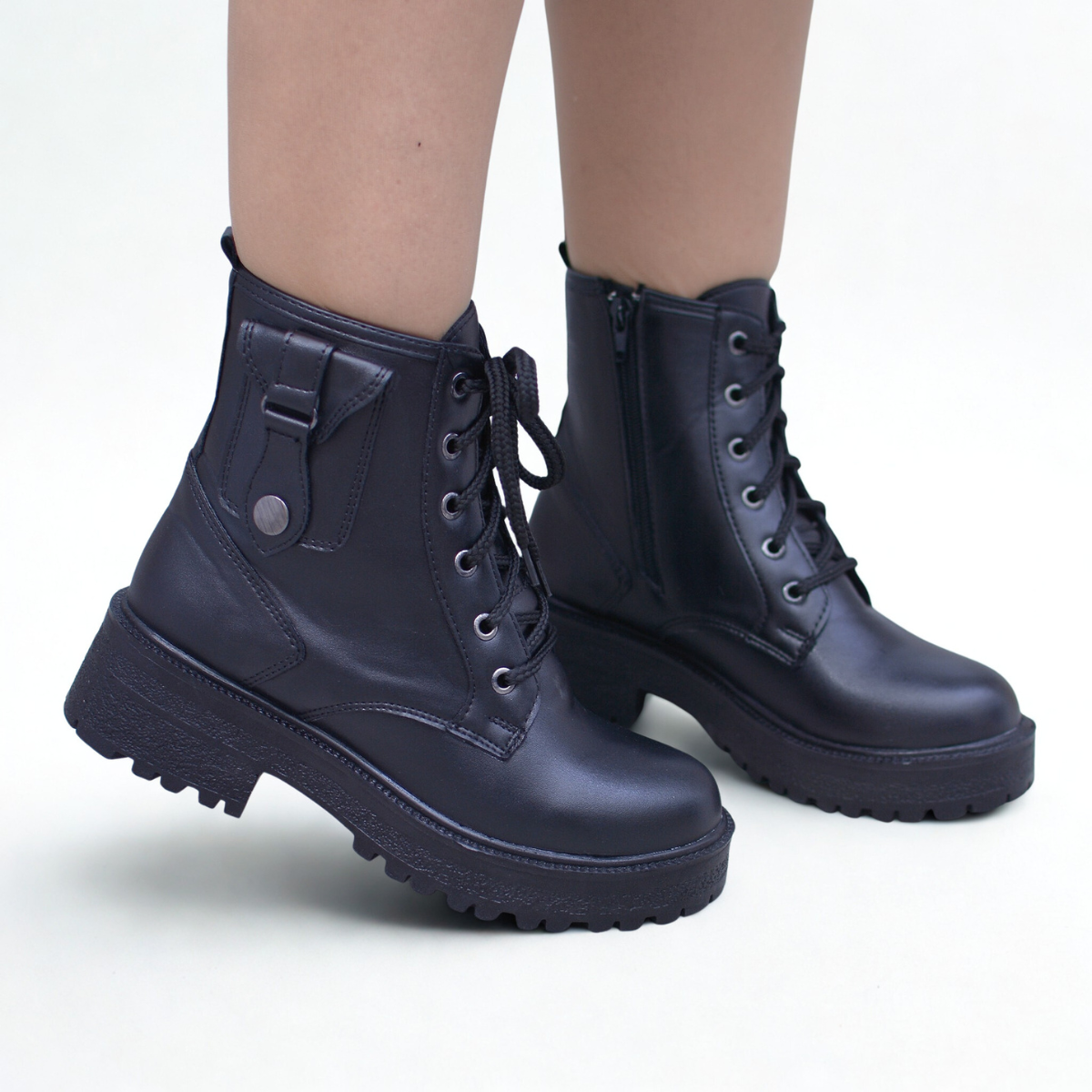 chaussures-femme-bottines-noires-dolcino Bottines élégantes en cuir noir pour femme Dolcino