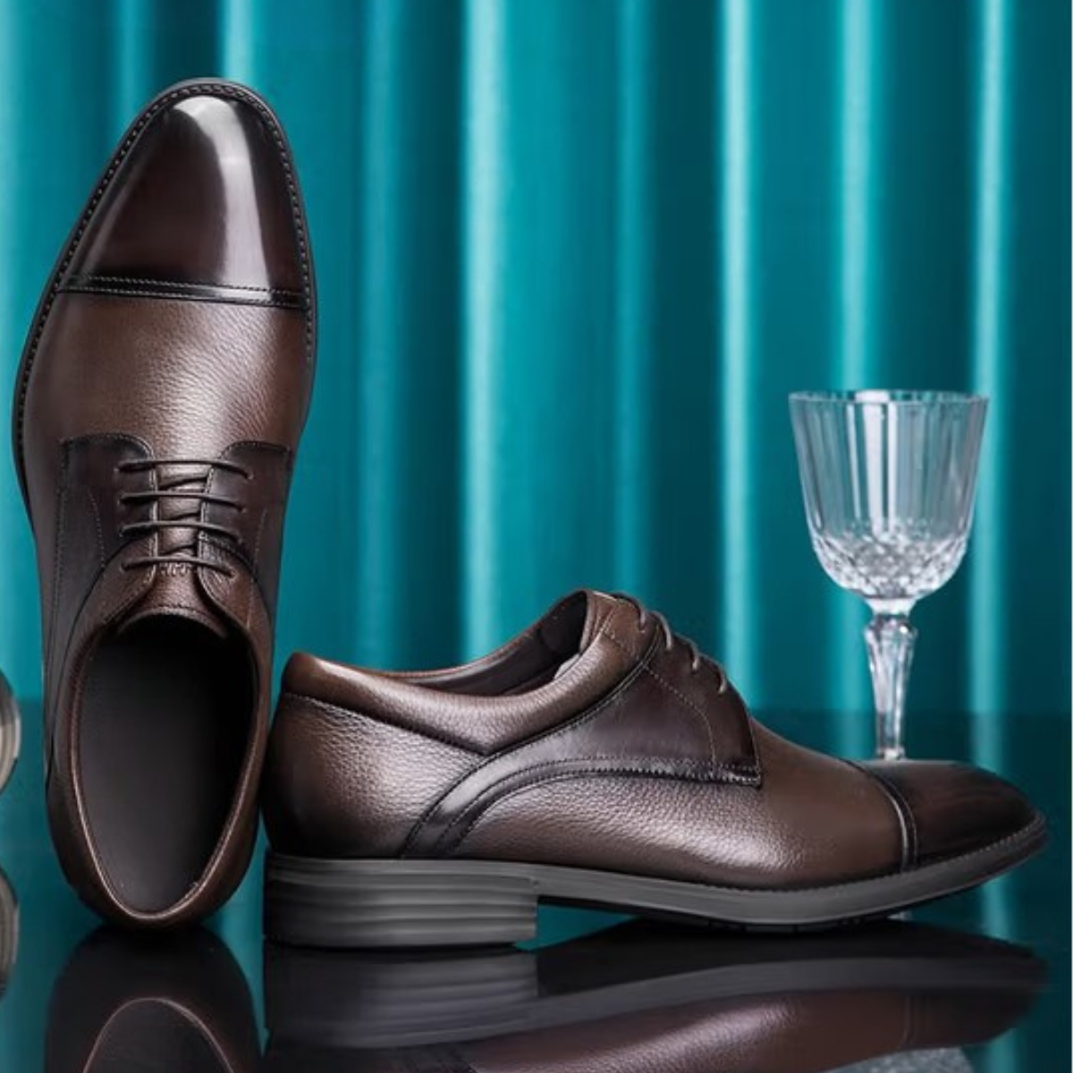 derby-homme-cuir-marron-elegant-portee Chaussures derby homme cuir noir élégantes