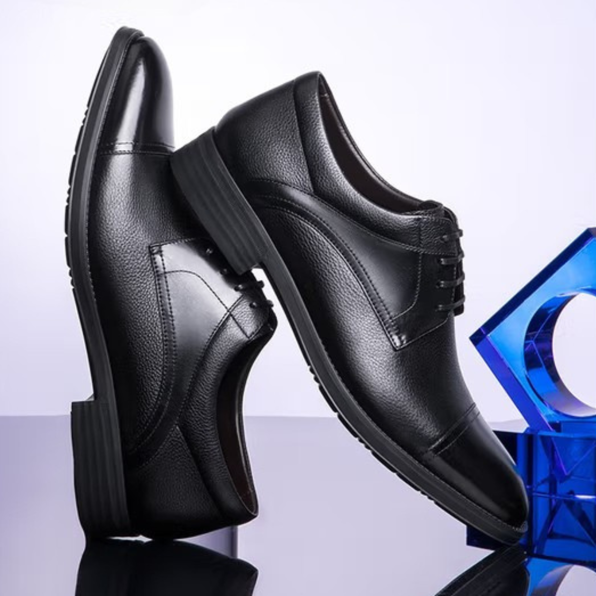 derby-homme-cuir-noir-elegant-dessus Chaussures Derby homme en cuir noir – vue du dessus