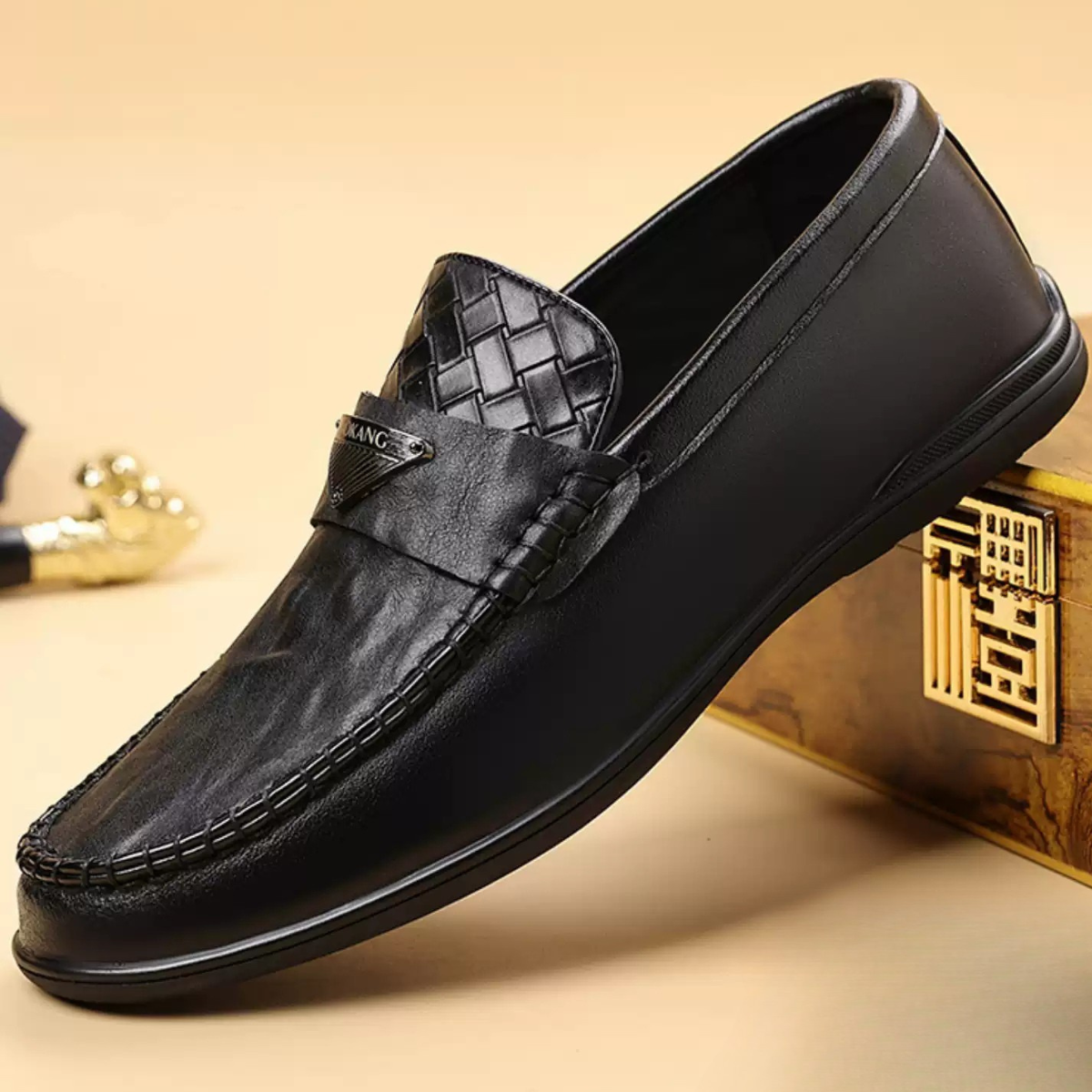 mocassin-homme-cuir-noir-tresse-dolcino Mocassin homme en cuir noir avec détail tressé Dolcino