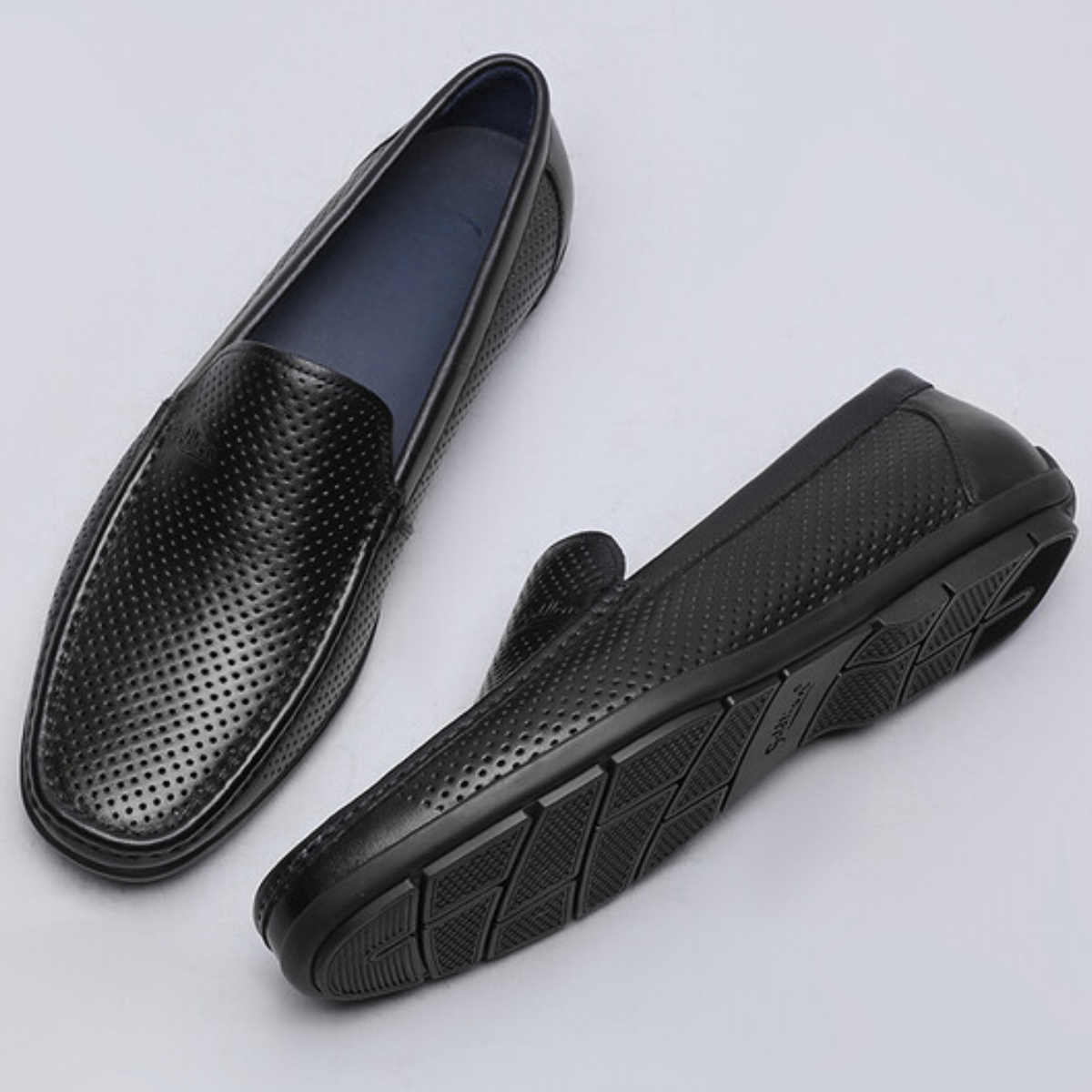 mocassin-homme-noir-perfore-dolcino-vue-dessus Vue de dessus mocassin homme cuir noir perforé Dolcino