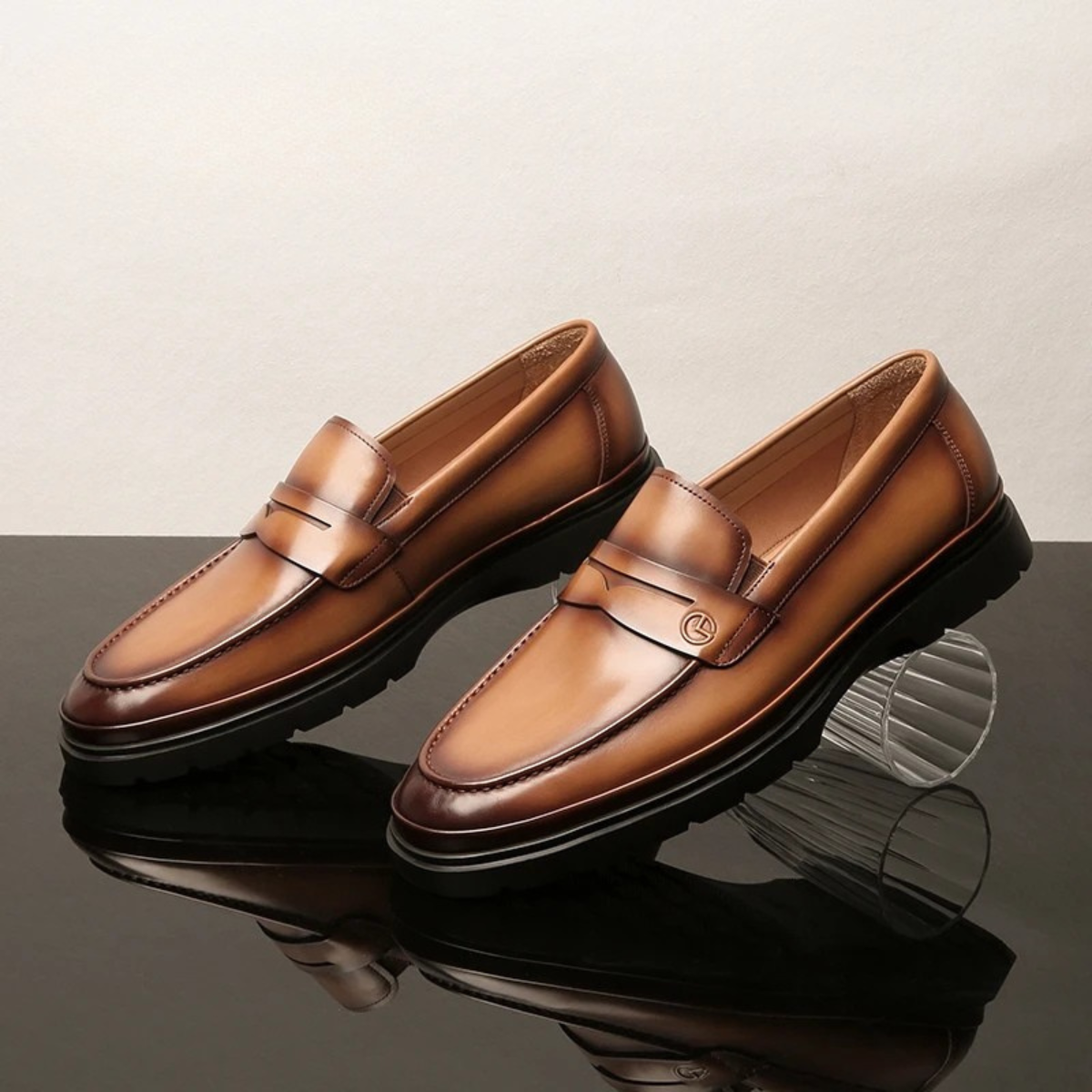 mocassin-homme-camel-cuir-veritable-elegant Mocassin en cuir véritable camel pour homme élégant et confortable